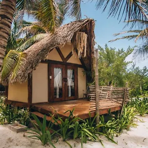 https://casa-nawal-beachfront-glamping.allrivieramayahotels.com